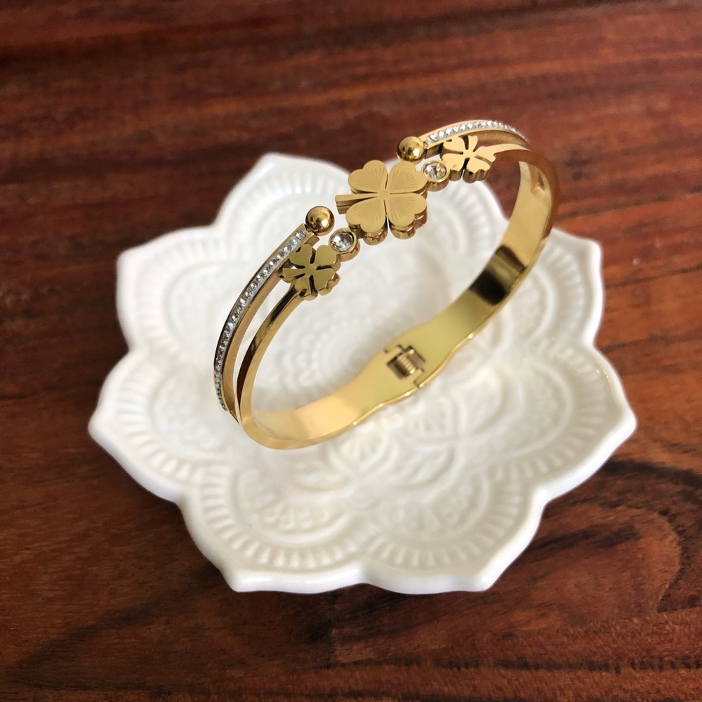 Women’s 18K Gold Plated Clover Bangle Bracelet Cubic Zircon Claps Closure Cuff